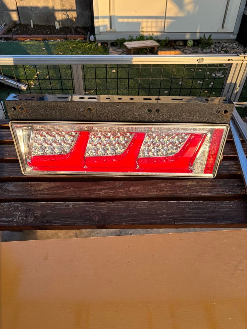 小糸LED テールライトシーケンシャル右側