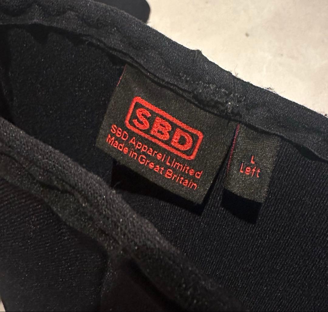 SBD ニースリーブ Lサイズ 黒/赤