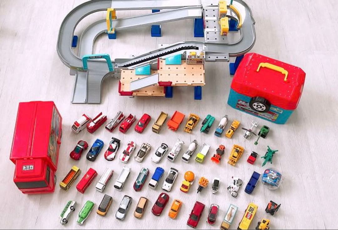 まとめ売り　トミカミニカー50台とレールセット　おまけ付き　収納BOX かるた
