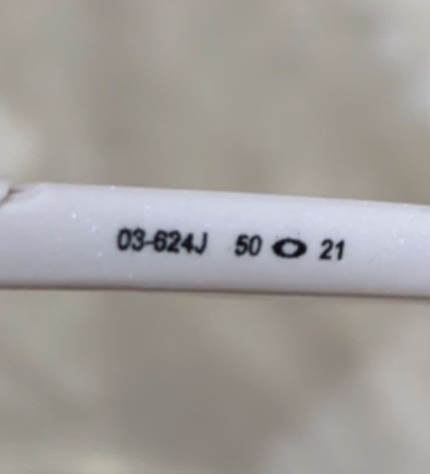 最終お値下げ！Oakley サングラス ホワイトフレーム03-624J