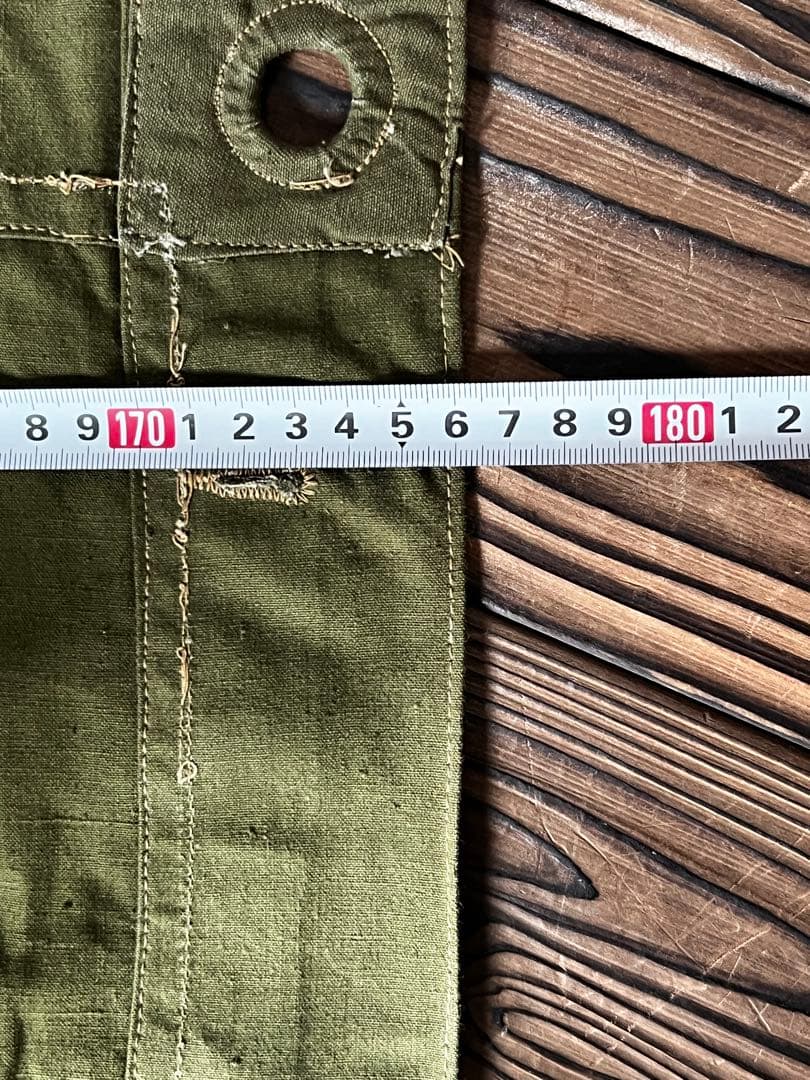 ルーマニア軍のポンチョテントとしても使用できる多機能シート「軍用ポンチョ」